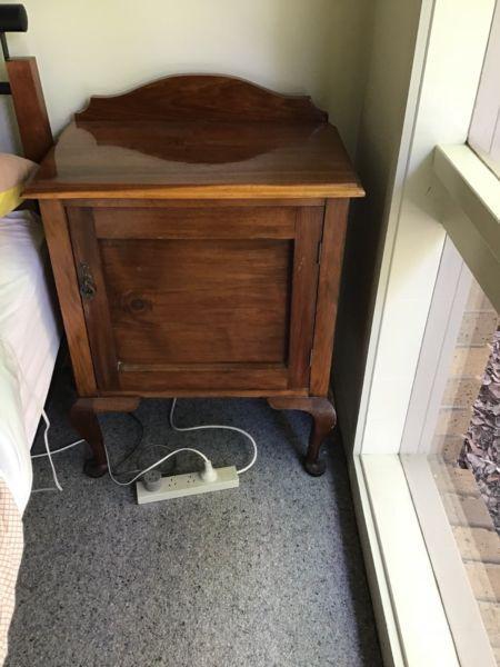 Tasmanian Blackwood Queen Anne dresser and side table