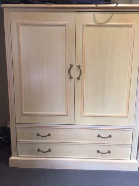 Tv cabinet with swivel stand