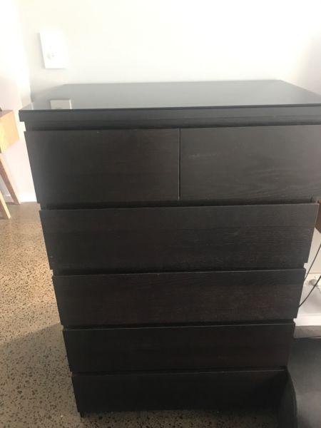 Chest of drawers /Tall boy