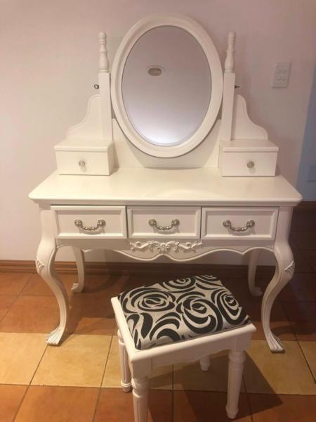 Queen Ann Dressing Table with stool