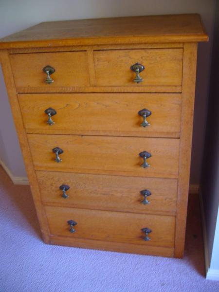 1930's Honey Oak Chest of Drawers - Ex. Cond. - Quality piece