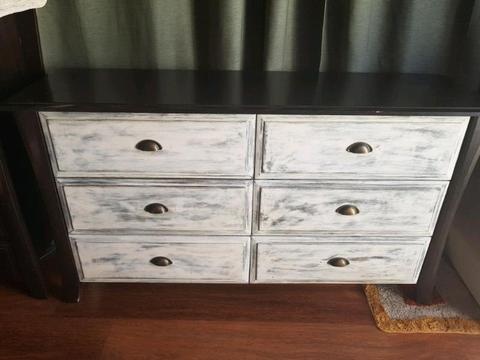Dresser and drawers
