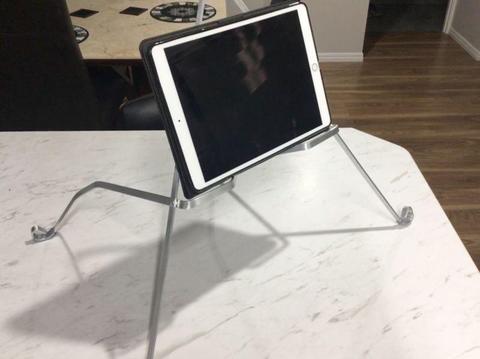 iPad bed stand 35/S
