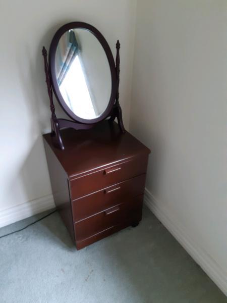 CHEST OF 3 DRAWERS SEPERATE MIRROR