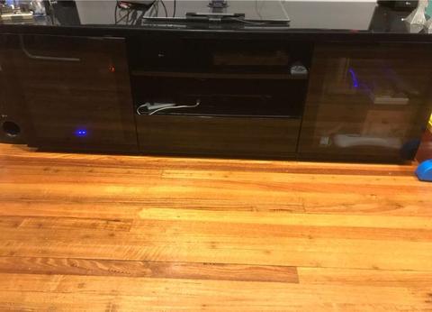Entertainment unit - Black glass - Great condition - O.N.O