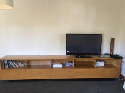 AMAZING 3.75m oak timber veneer joiner built tv bookshelf cabinet