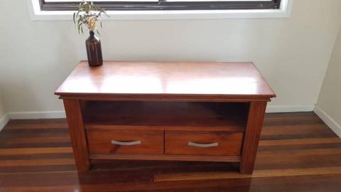 Solid tv unit with drawers