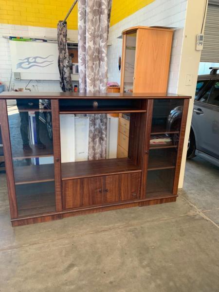 Tv unit in great condition, $100 pick up in Geelong or St Kilda