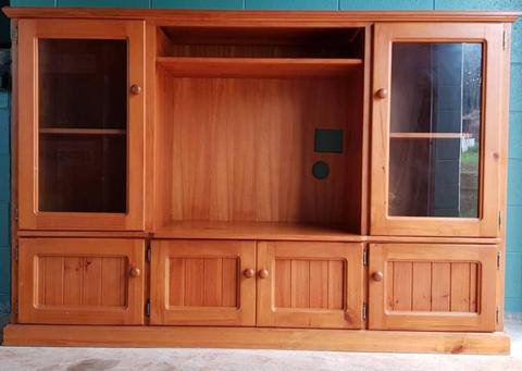 Timber TV cabinet in good condition