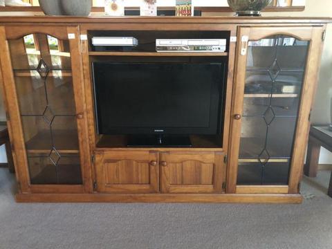 Wanted: Timber TV UNIT-accessories NOT INCLUDED!