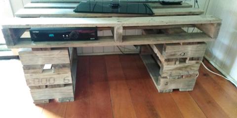 Pallet bench/ TV stand