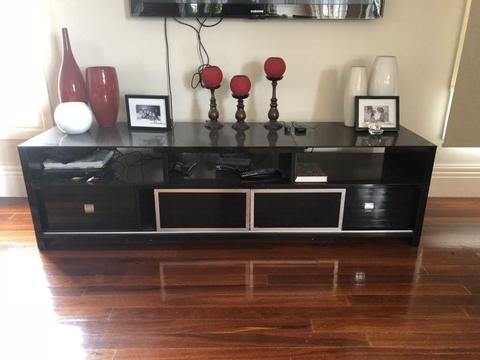 Wanted: Tv unit