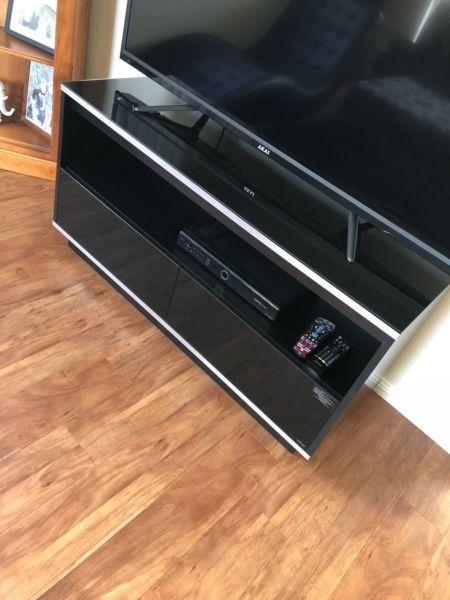 Wanted: Black cabinet - near new