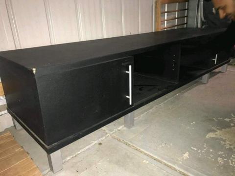 LARGE TV / ENTERTAINMENT UNIT