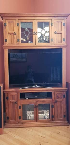 Corner TV cabinet in excellent condition
