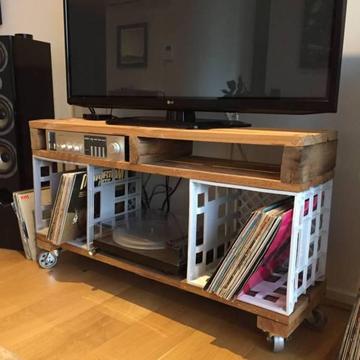 Retro TV Unit & Vinyl Storage - wooden pallets & crate style