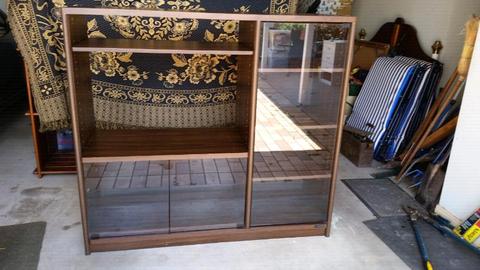 Laminated entertainment unit with glass covers