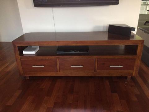 TV and entertainment unit