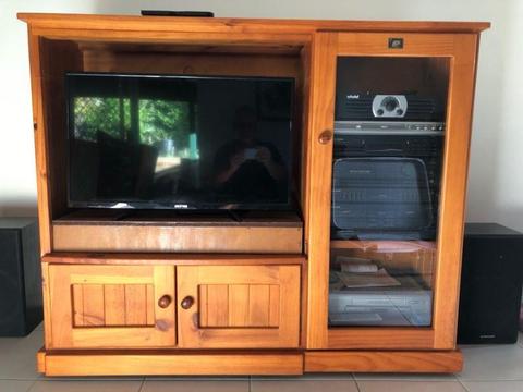 Entertainment Unit with Electronic Components