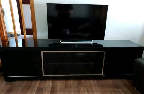 Black Gloss Glass Top Large TV UNIT Great Cond paid $900 on sale
