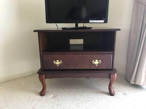 ANTIQUE LOOK SMALL TV STAND