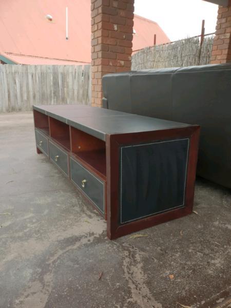 Low liner TV cabinet