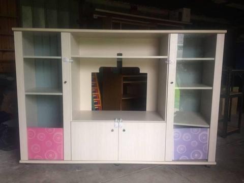 White TV Unit in very good condition