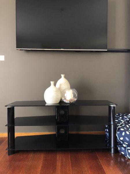 Tv stand / tv unit / stereo unit