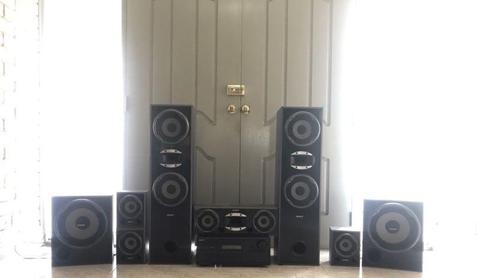 Surround Sound Speakers & Amp