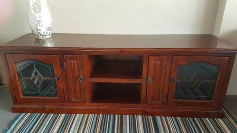 Absolutely delightful long wood TV Entertainment unit
