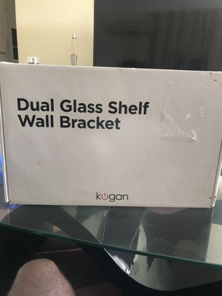 Dual glass shelf wall bracket