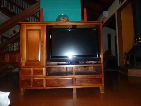 Beautiful Unit with television PRICED TO SELL