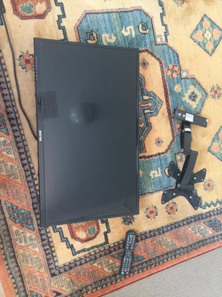 Near new tv and wall mount for sale