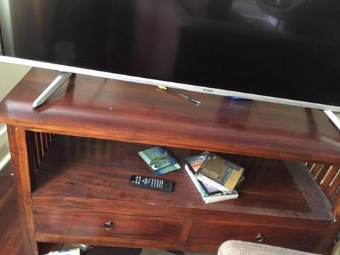 Timber TV table in excellent condition for sale