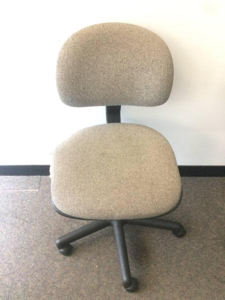 Office chairs grey or blue - 6 available