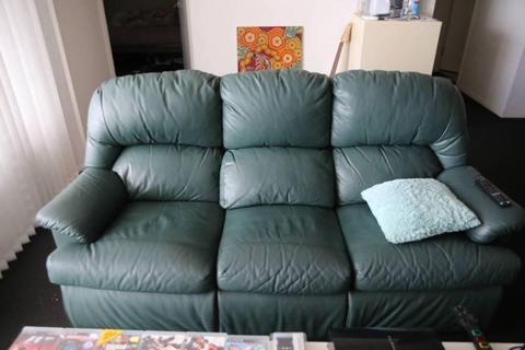 3 SEAT LEATHER COUCH 2 RECLINERS