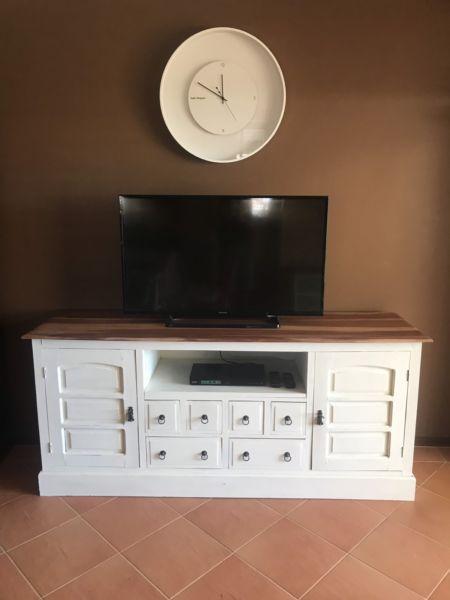 Hampton / Country Style Tv Cabinet