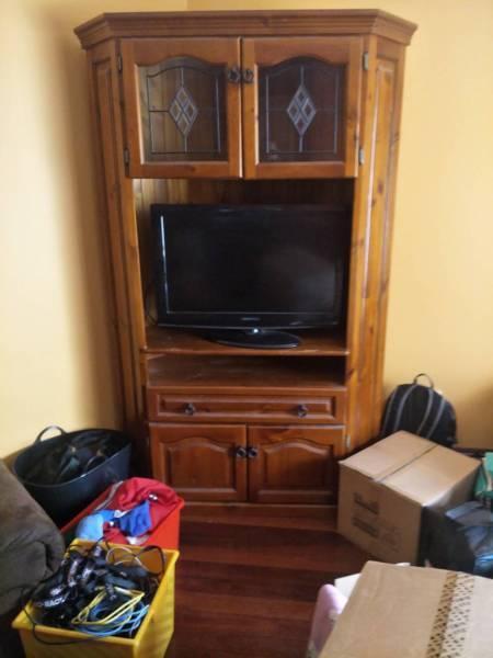 corner TV cabinet, good confition