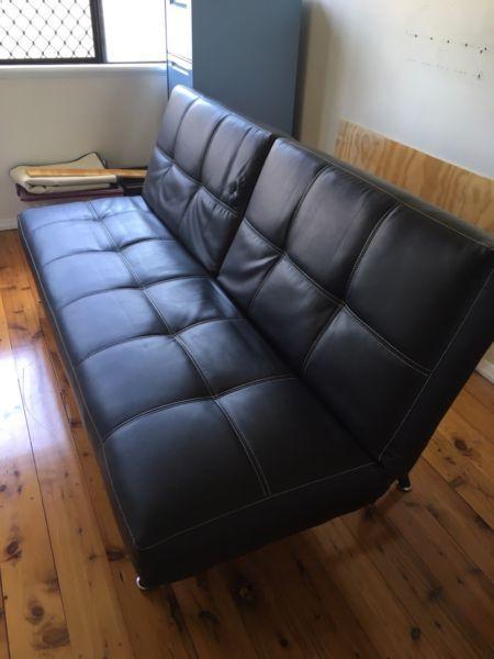 Freedom black futon