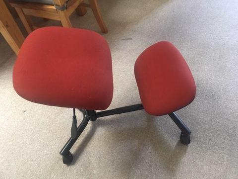 Kneeling/computer chair