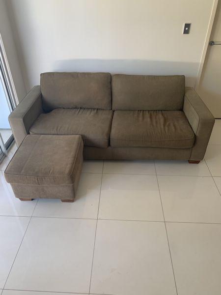 3 Seater Sofa / Lounge Suite / Couch With Chase