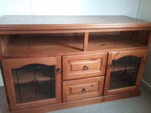 TV CABINET, BARGAIN, QUALITY WOOD/STAINED GLASS DOOR FEATURE