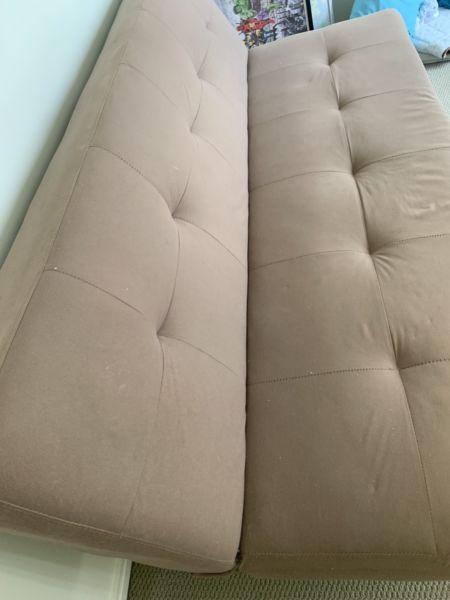 Futon/pull out sofa