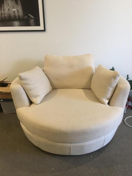 Snuggle sofa chair