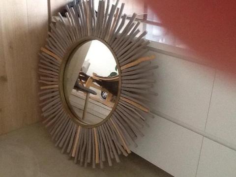 Feature mirror