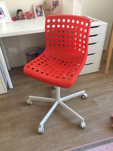 2 swivel chairs $40 each (1 red, 1 blue)