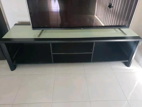 Entertainment unit $25 ONO