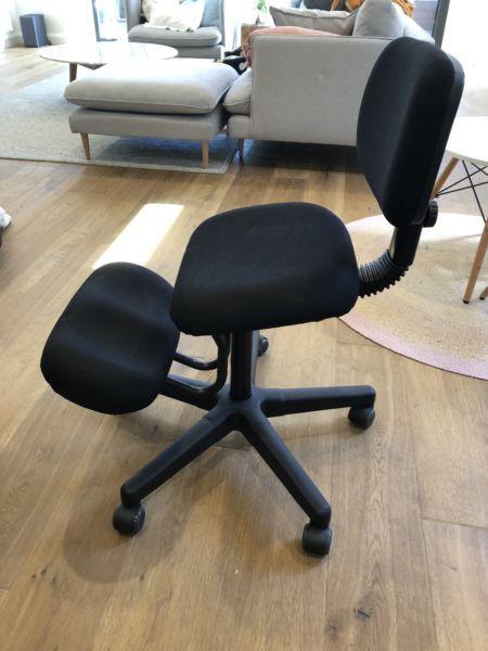 Black kneeling chair
