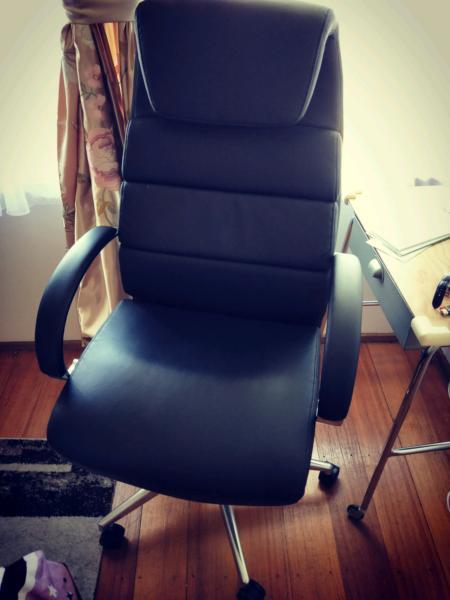 Office chair for quick sale