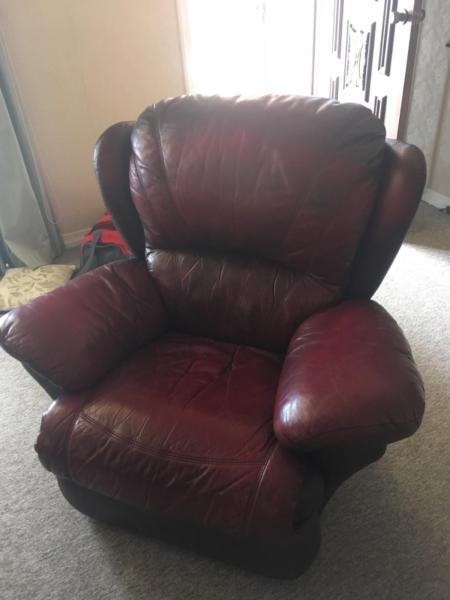 Couch and recliner 2nd hand
